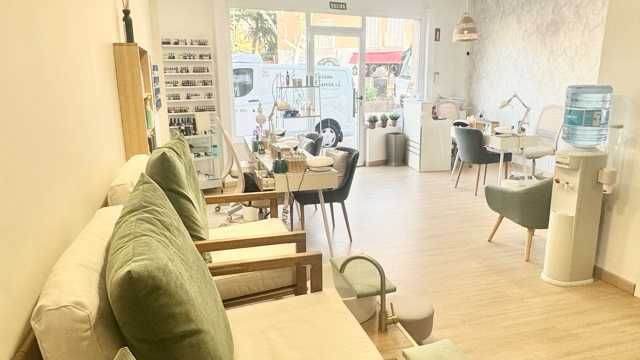 Esteticista y manicurista