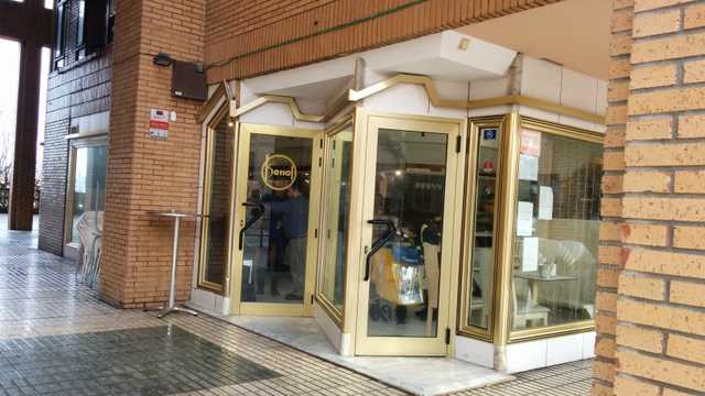ayudante de camarero o camarero
