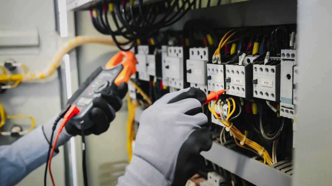 Electricidad SOLVES | Electricista Santander cover image