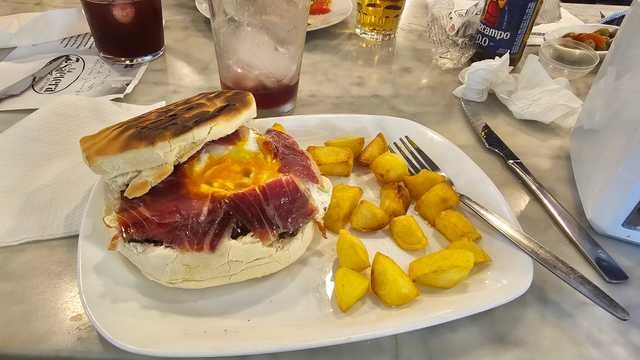 Camarero/a