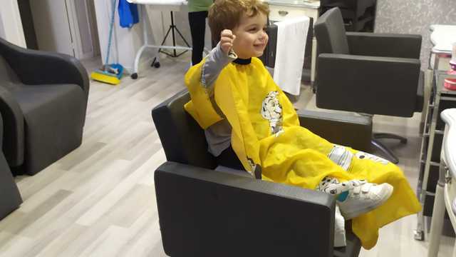 Oficial de Peluquería