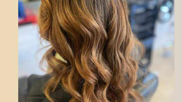 OFICIAL/A DE PELUQUERIA