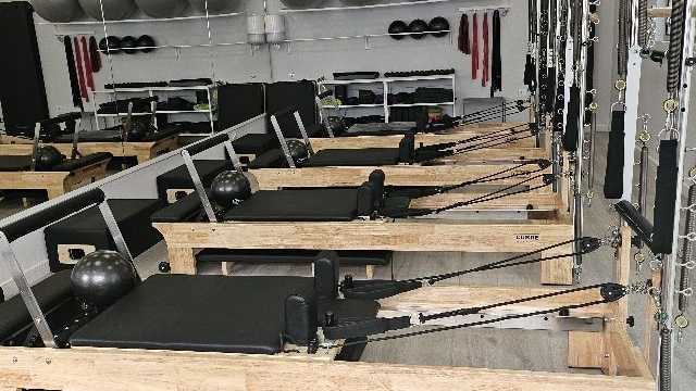 Instructor pilates y ejercicio terapéutico