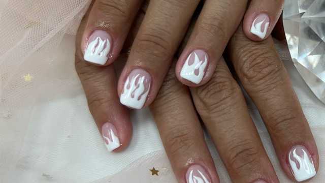Manicurista y peluquera
