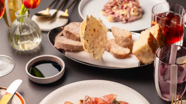 Head Waiter / Waitress