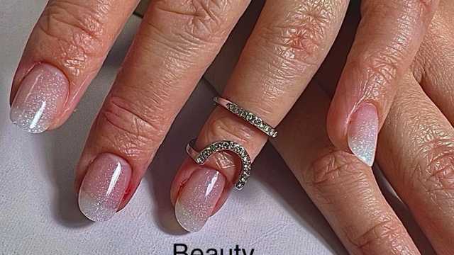 Manicurista Técnica Uñas Gel