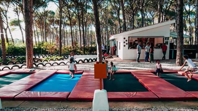AYUDANTES PARQUE INFANTIL