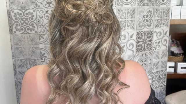 Oficial de Peluquería