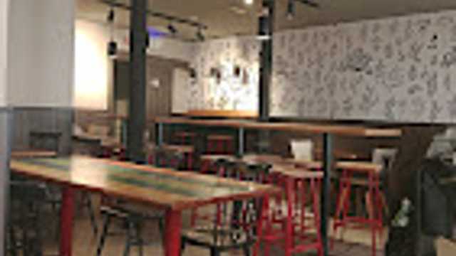 CAJERO O COCINERO EN KFC FUENCARRAL