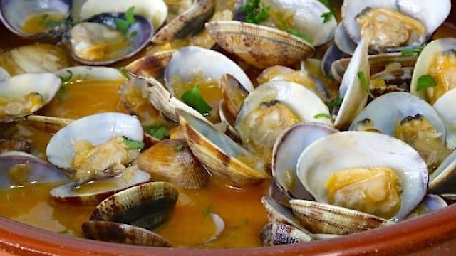 COCINEROA o AYUDANTE