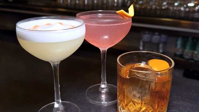 Camarero/a y Coctelero/a