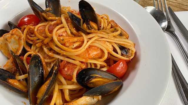 Head Waiter / Waitress