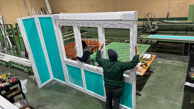 OFICIAL DE FABRICACION DE VENTANAS PVC