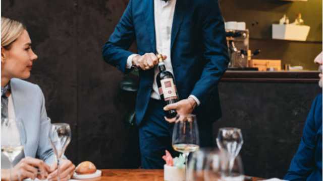 SOMMELIER PARA RECONOCIDO BAR GASTRONOMICO EN EL CORAZON DE BARCELONA