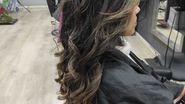 Oficial de Peluquería
