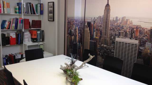 Delineant o arquitecte/a tècnic/a per a tasques d'oficina tècnica.