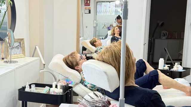 Lashista/manicurista