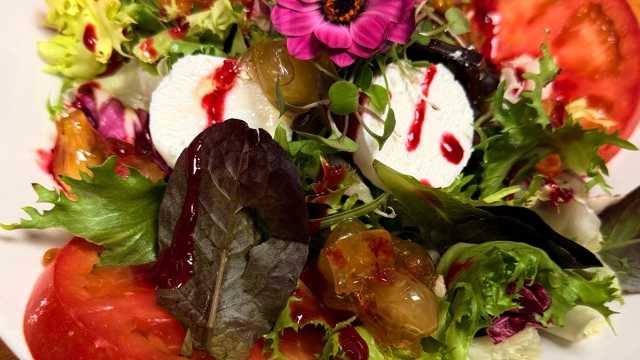 Ayudante/a y Cocinero/a