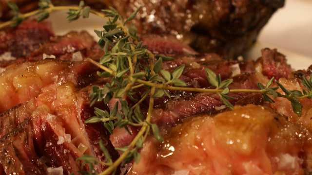Parrillero y asador