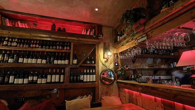 Bar / Waiting Staff