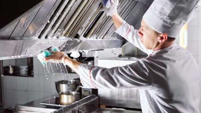 Ayudante/a de Cocina y Limpiador/a
