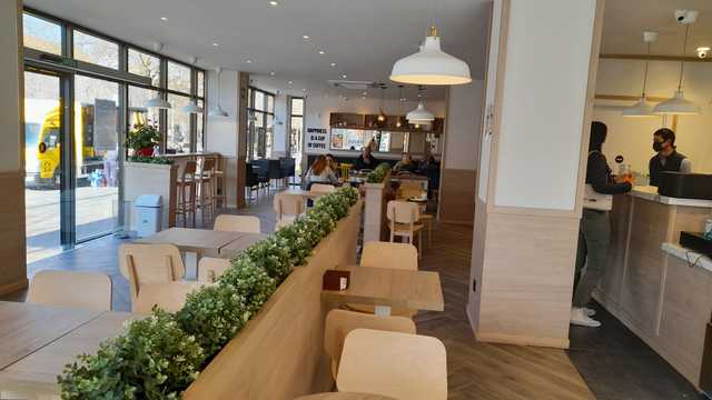 Camarero/a y Dependiente/a