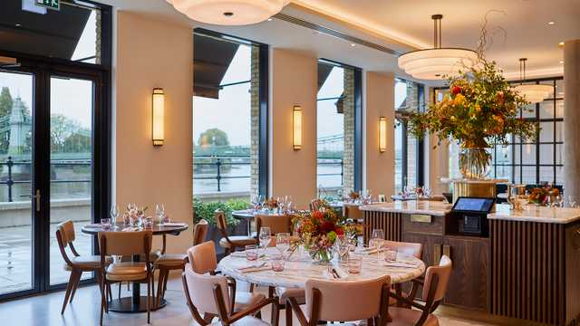 Commis Waiter / Waitress