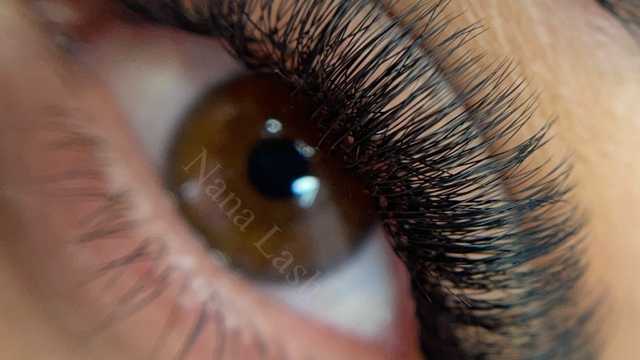 Técnico/a en Extensión de Pestañas