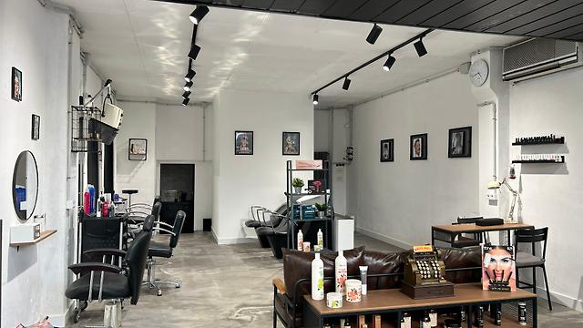 Oficial de Peluquería