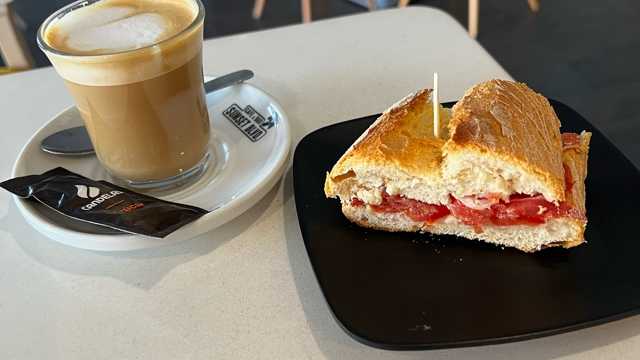 Ayudante de Camarero/a