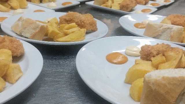 Cocinero/a y Ayudante/a de Cocina