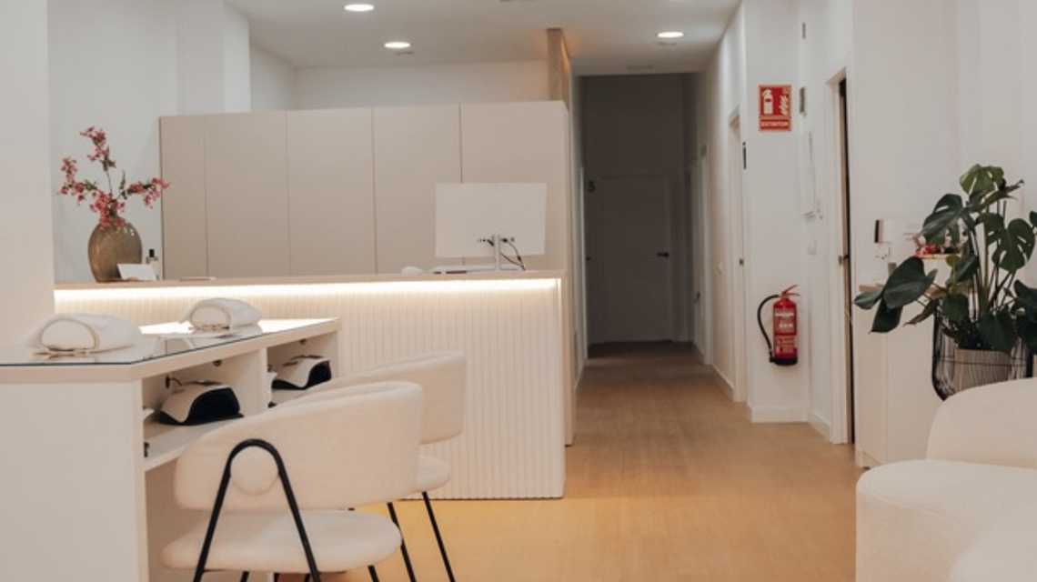 TWIN BEAUTY HOUSE cover image