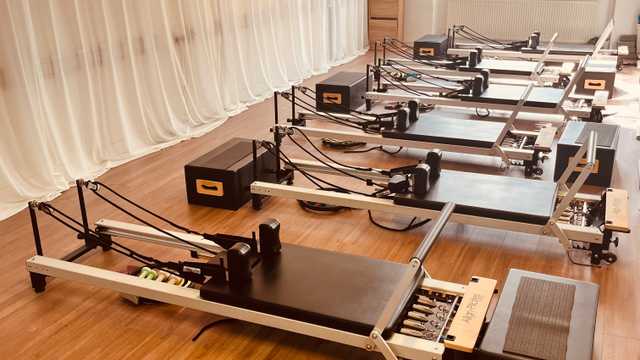 Pilates Reformer instructor