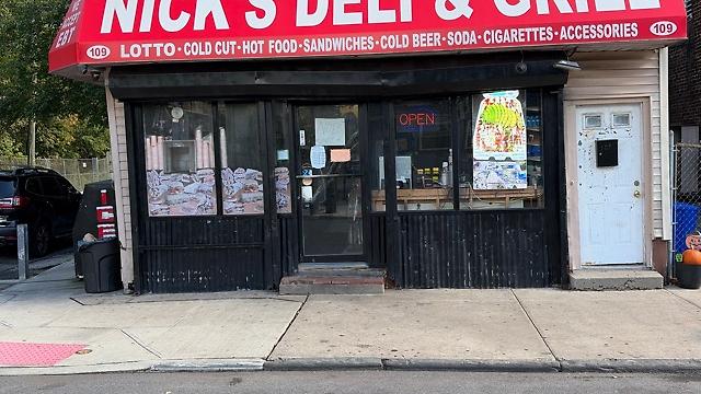 Deli cook