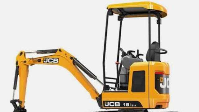 Operario de mini giratoria y mini cargadora