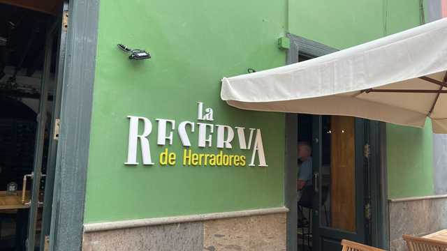 Cocinero/a y Ayudante/a de Cocina