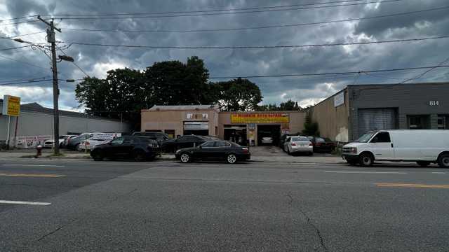 AUTO REPAIR MECHANIC