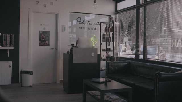 Oficial de Peluquería