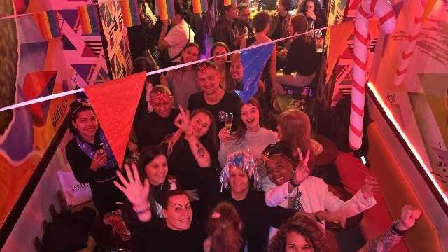 Mujer Camarera fin de semana