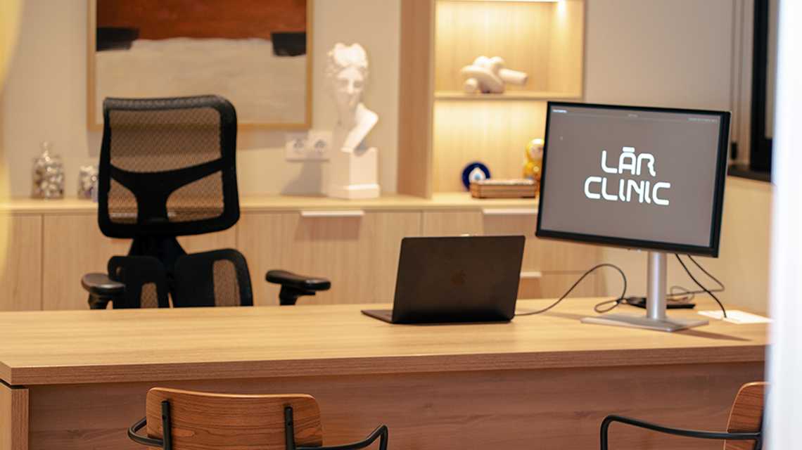 Dr. Suárez cover image