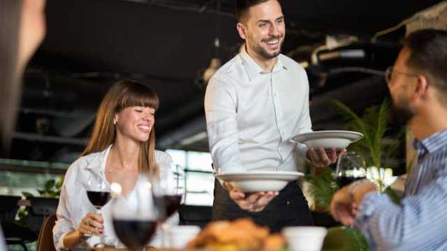 🍷 ¡TRABAJA EN UN RESTAURANTE EMBLEMÁTICO DEL BARRIO DE SALAMANCA!
