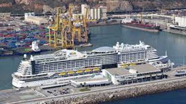 Mozo de equipaje en el puerto