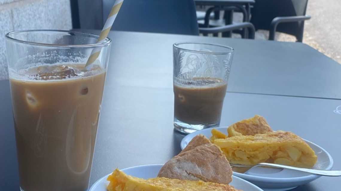 QUEDAMOS BAR  cover image