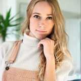 Julia V. avatar icon