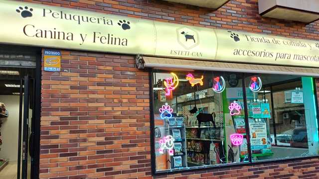Peluquero/a canino y felino.