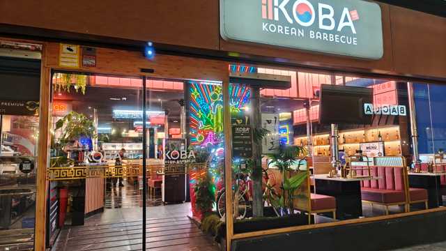 Camarero/a y Ayudante/a de Cocina