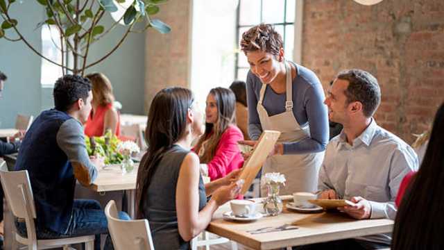 CAMARERO DE SALA PARA MOLINS DE REI