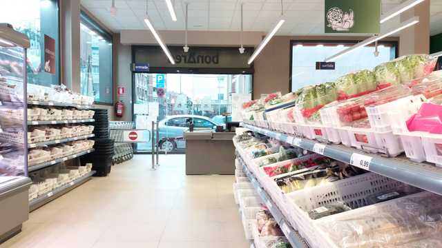 Cajero/a