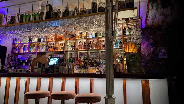 Camarero/a y Coctelero/a