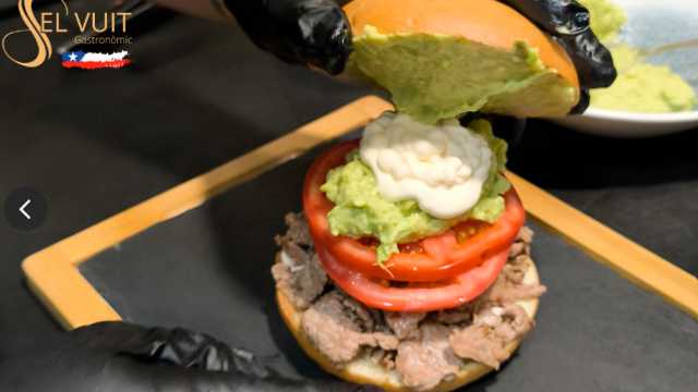 Cocinero/a y Ayudante/a de Cocina